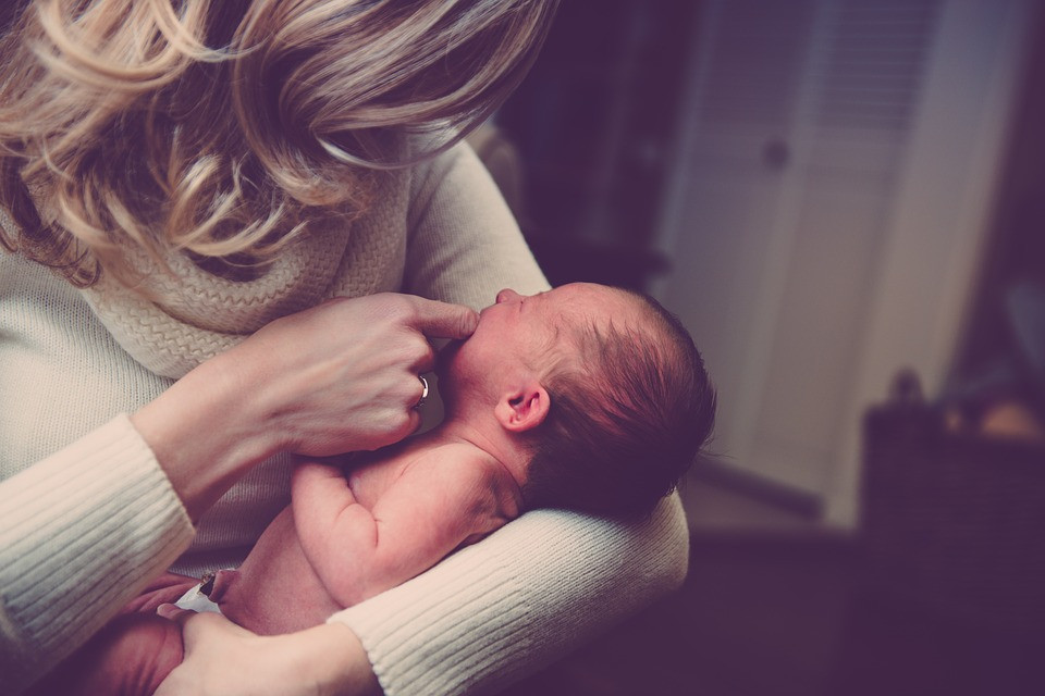 Τα μωρά που τρέφονται αποκλειστικά με μητρικό γάλα έχουν υγιέστερα επίπεδα χοληστερίνης