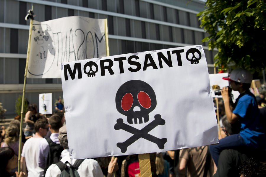 Bayer: Διευρυμένο το φακέλωμα πολιτών από τη Monsanto