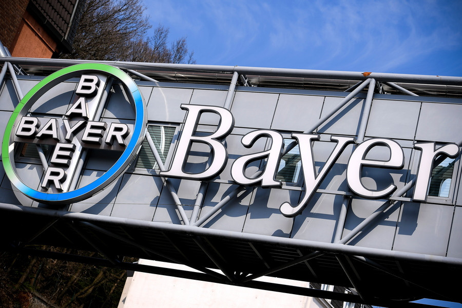 H Bayer απολύει ισχυρούς λομπίστες λόγω του σκανδάλου των παρακολουθήσεων