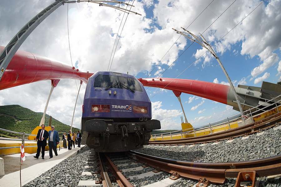 Στις ράγες από Δευτέρα το Intercity Express, με υψηλές ταχύτητες