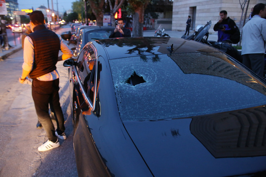 Έσπασαν αυτοκίνητα έξω από εκδήλωση του συνδυασμού του Κ. Μπακογιάννη