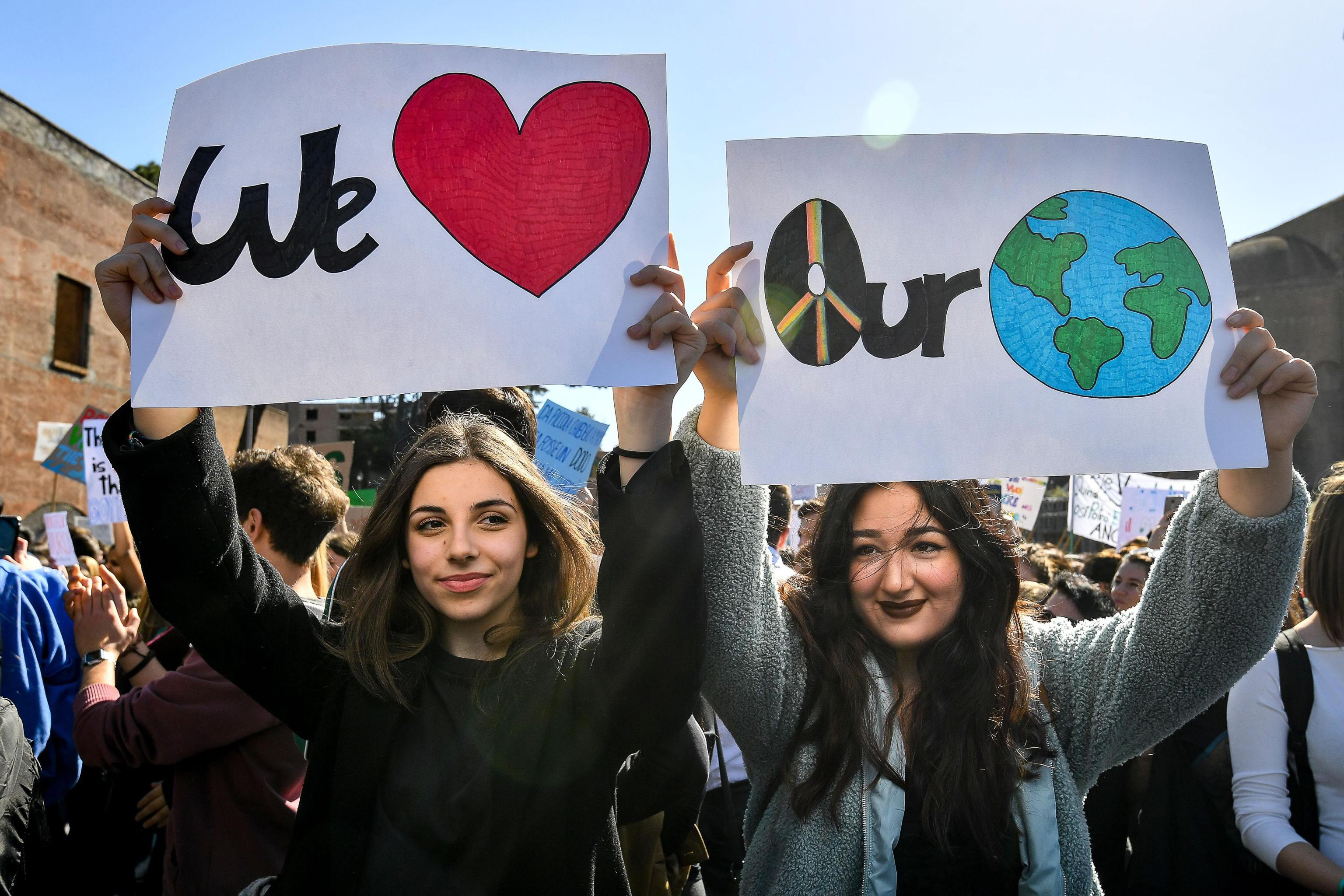 Οι νέοι σε 90 χώρες «απεργούν» για το κλίμα