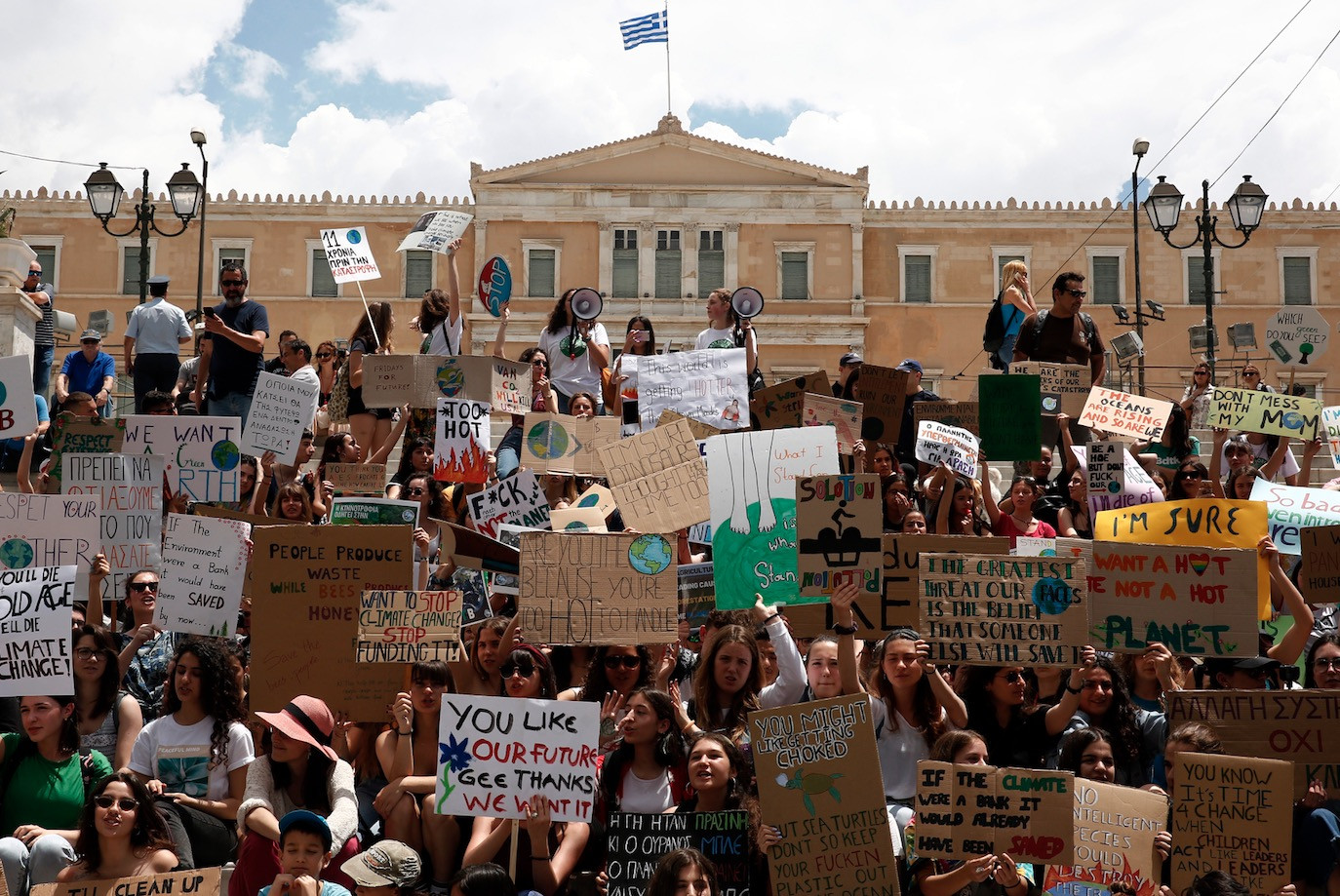 Οι μαθητές διαδήλωσαν για το κλίμα στο κέντρο της Αθήνας [Φωτογραφίες]