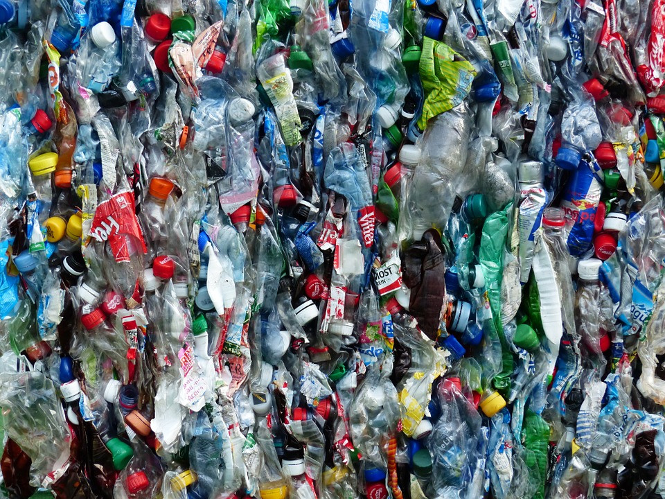 Η Αίγυπτος απαγορεύει τα πλαστικά μιας χρήσης