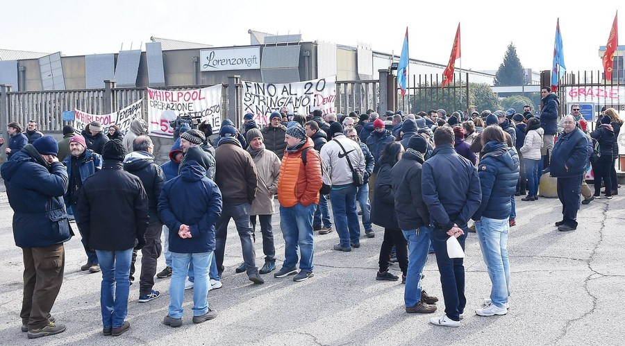 «Στον αέρα» 80.000 βιομηχανικοί εργάτες στον ιταλικό Νότο