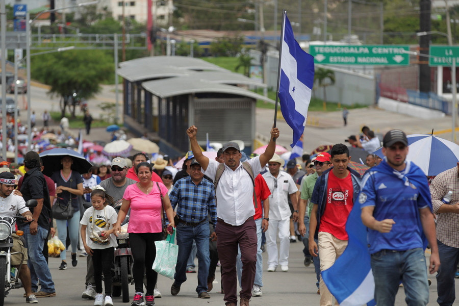 Εξέγερση κατά ΗΠΑ και Ερνάντες στην Ονδούρα