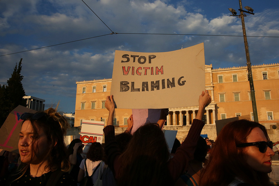 Διεθνής Αμνηστία: Ιστορική νίκη του γυναικείου κινήματος η τροποποίηση του άρθρου για το βιασμό
