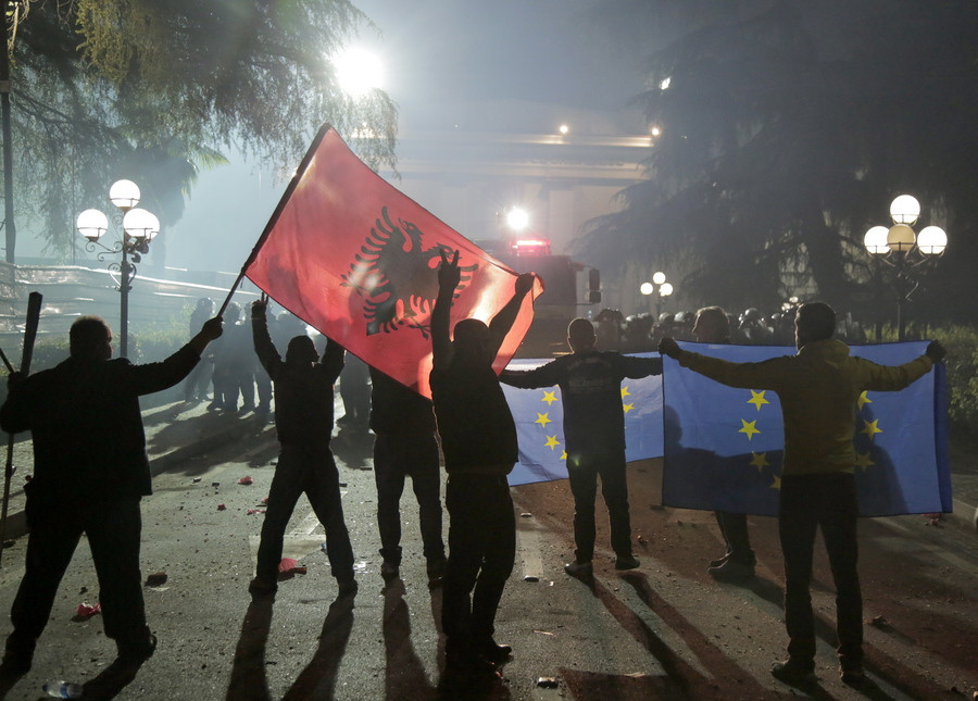 Αλβανία: Προς μετωπική σύγκρουση Ράμα – Μέτα