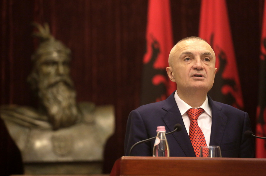 Υπερψηφίστηκε η πρόταση μομφής κατά του Αλβανού Προέδρου
