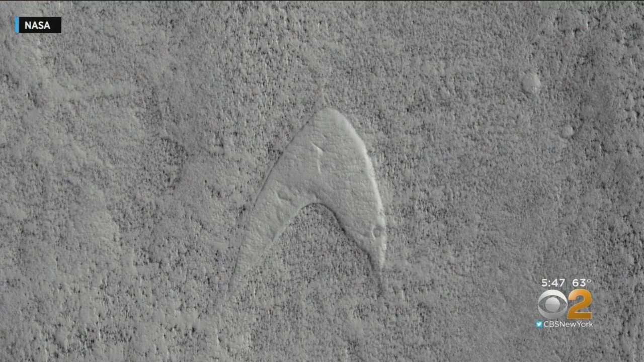 Η NASA πρόλαβε τις νέες θεωρίες συνωμοσίας «αποκαλύπτοντας» το σύμβολο του Σταρ Τρεκ στον Άρη