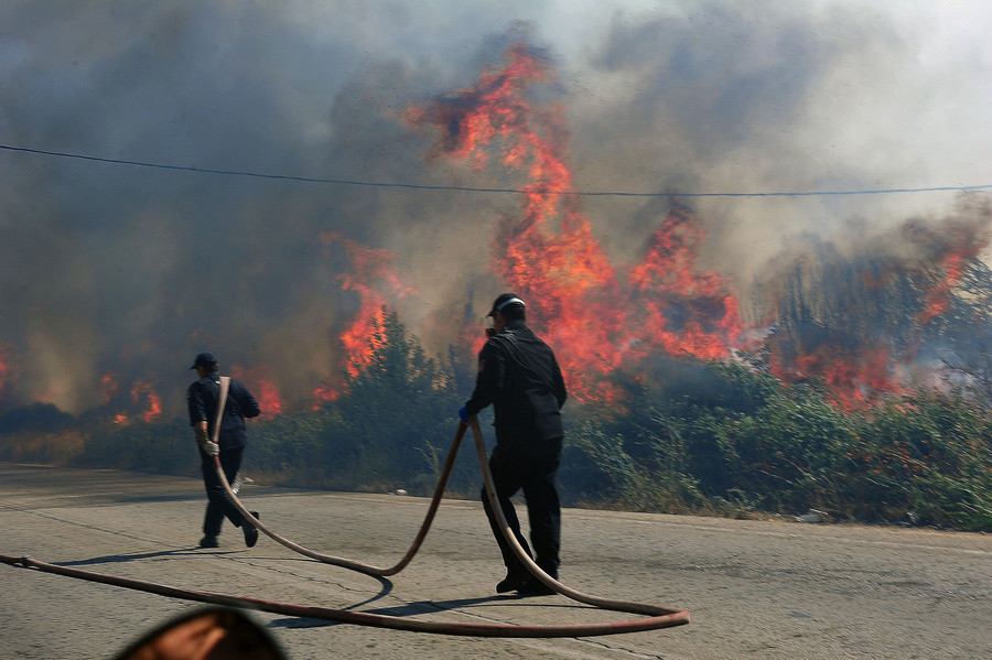 Δυο εστίες πυρκαγιάς σε περιοχές της Λάρισας