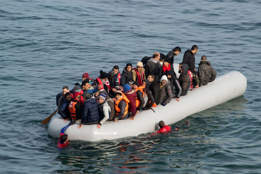 Νέο πολύνεκρο προσφυγικό ναυάγιο στο Αιγαίο