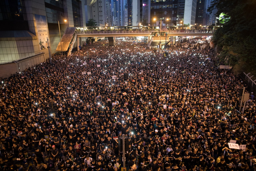 Χονγκ Κονγκ: Καταστολή… και «συγγνώμη»