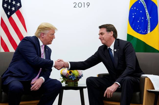 Εγκάρδια συνάντηση Τραμπ – Μπολσονάρου στο περιθώριο της G20