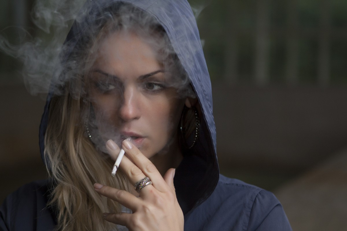 «Καμπανάκι» από τους ειδικούς: Το κάπνισμα καταστρέφει τα μάτια