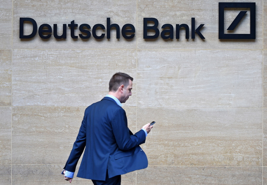 5 δισ. ευρώ και 20.000 απολύσεις για την κερδοφορία της Deutsche Bank