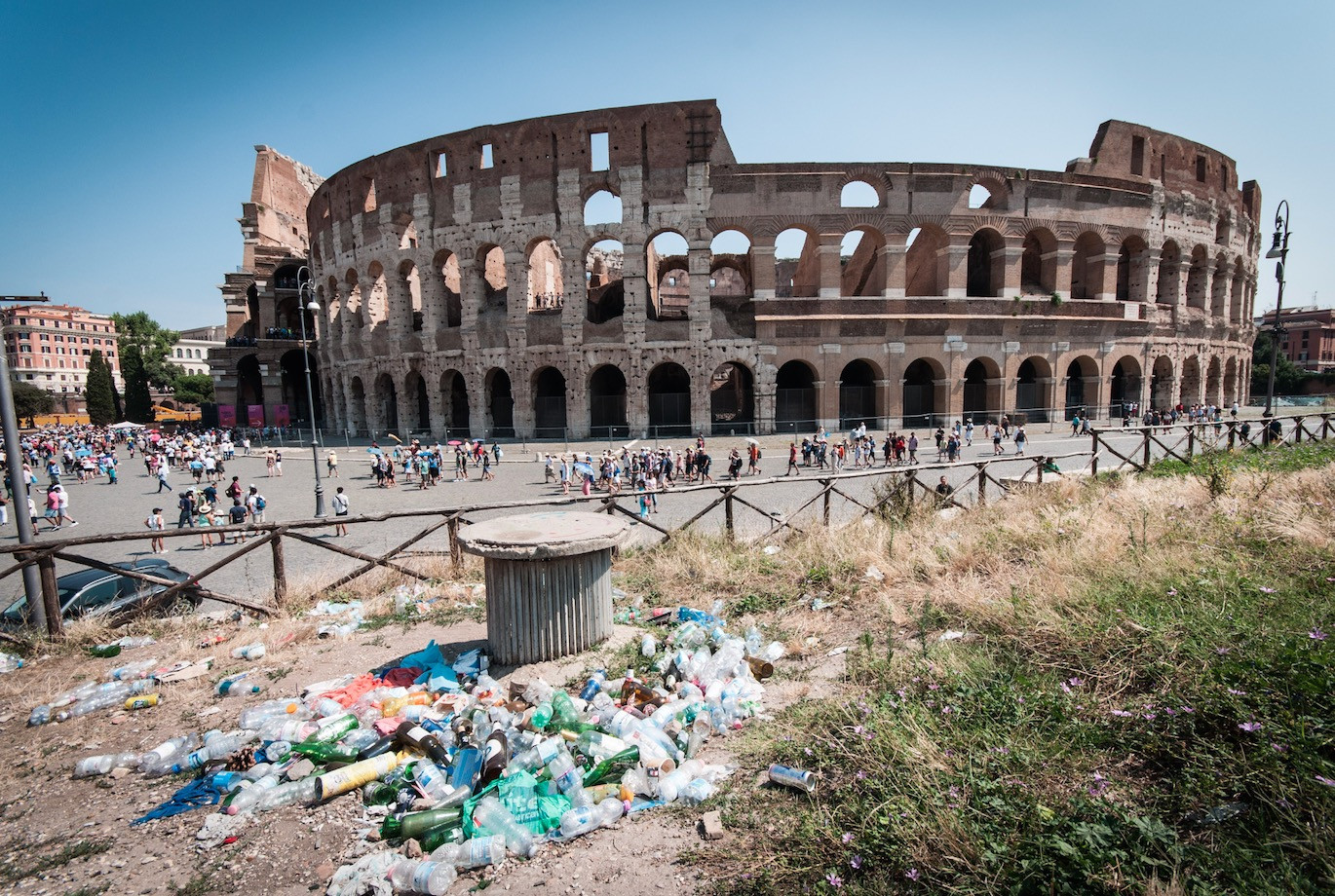 Κίνδυνος για τη δημόσια υγεία τα σκουπίδια στη Ρώμη