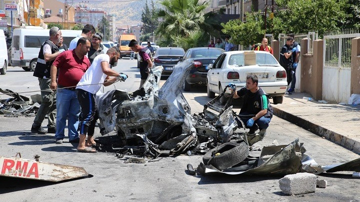 Τρεις νεκροί από έκρηξη παγιδευμένου οχήματος στην Τουρκία – Για τρομοκρατική ενέργεια μιλά ο Ερντογάν