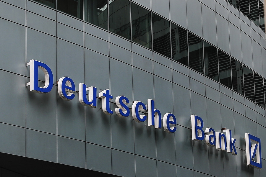 Επενδυτικός προβληματισμός για τη νέα πτώση της μετοχής της Deutsche Bank
