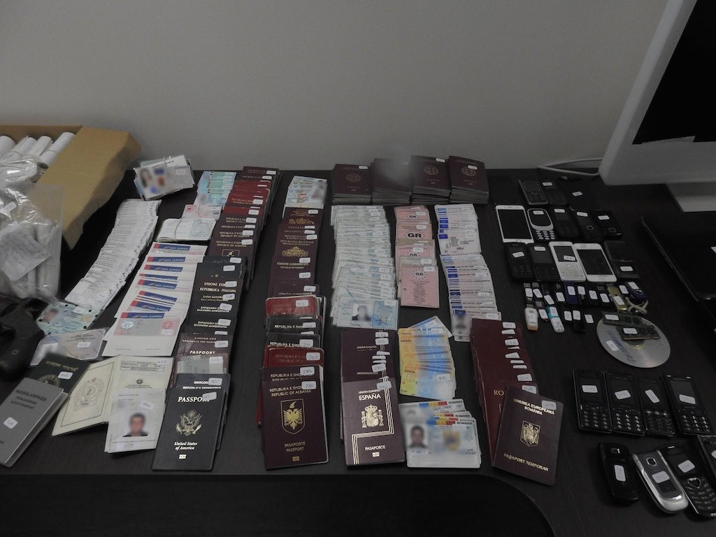 Εργαστήριο πλαστών ταξιδιωτικών εγγράφων στην Ηλιούπολη