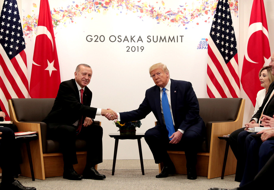 Ξαφνική υποχώρηση Τραμπ σε Ερντογάν: «Ασήμαντες» οι κυρώσεις για τους S400