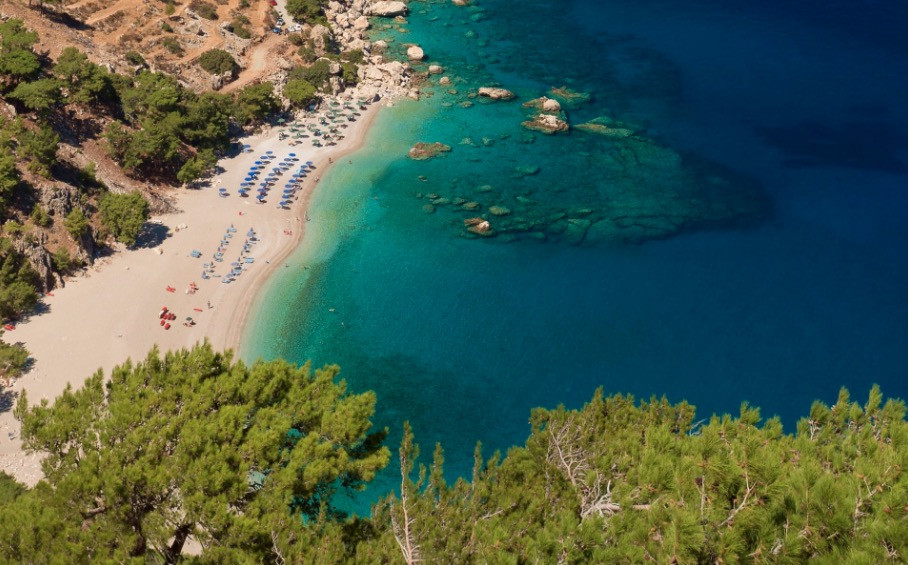 Τα κρυφά «διαμάντια» της Ελλάδας: Νησιά με πλούσια ιστορία, μυστικές παραλίες και σπάνια ομορφιά
