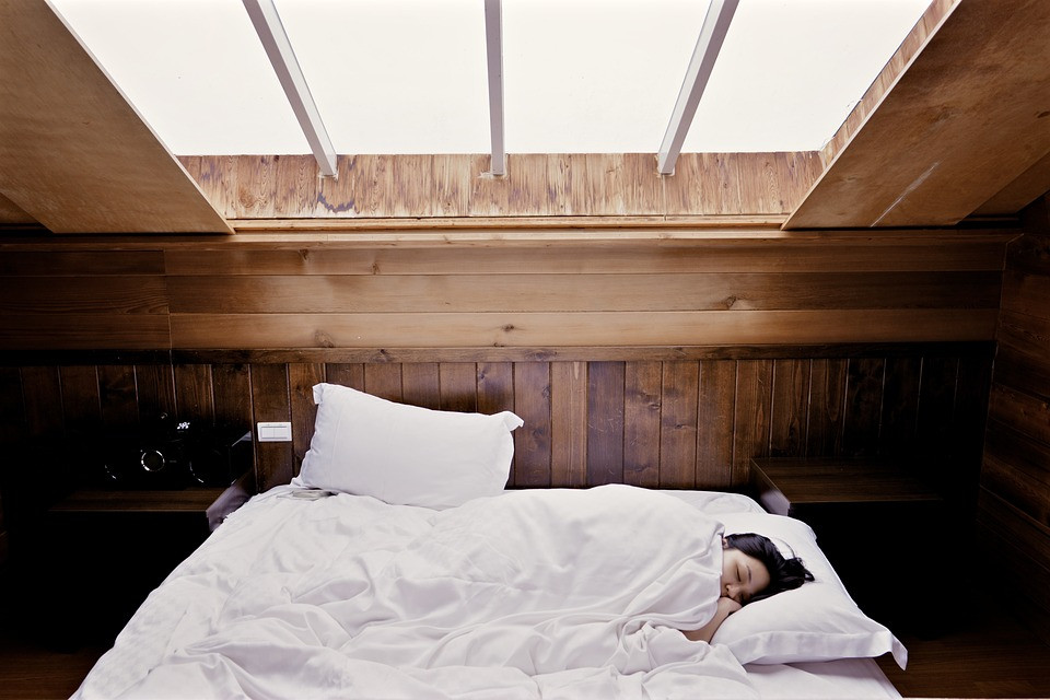 Πόσες ώρες ύπνου κρύβουν κινδύνους για την ψυχική και σωματική υγεία