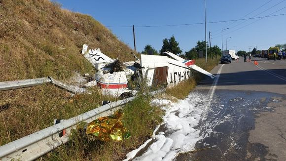 Γρεβενά: Αναγκαστική προσγείωση αερσκάφους σε παράδρομο της Εγνατίας [Βίντεο]