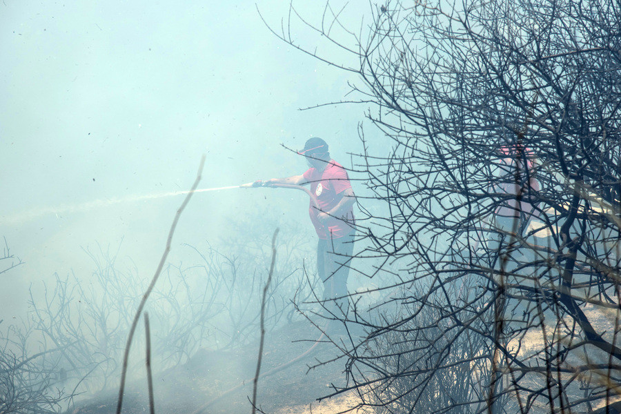 Δύσκολη η κατάσταση στην πυρκαγιά στο Μαρκόπουλο – Για εμπρησμό μιλά ο δήμαρχος