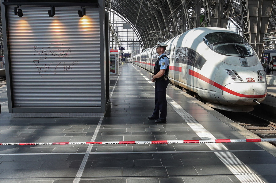 Γερμανία: Νεκρό 8χρονο αγόρι, το οποίο έσπρωξε άνδρας στις ράγες τρένου