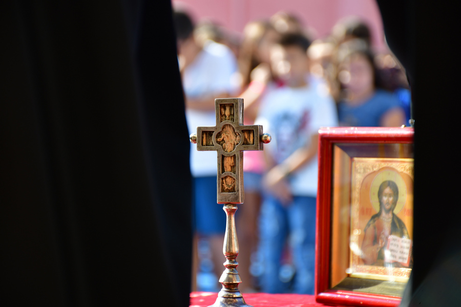 Ιερέας αρνήθηκε να κοινωνήσει παιδιά με αναπηρίες