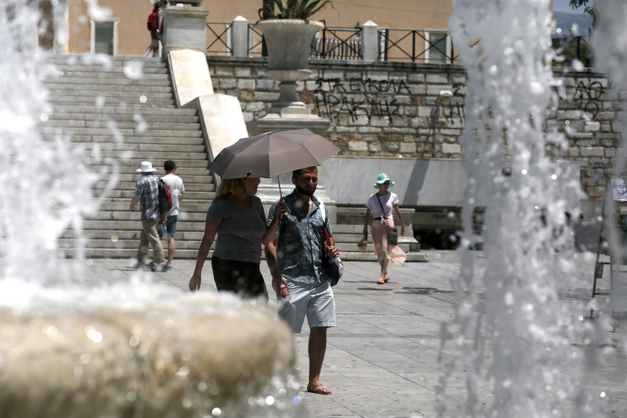 Επέλαση του «αφρικάνικου» καύσωνα: Μέχρι και τους 42 βαθμούς αγγίζει η θερμοκρασία