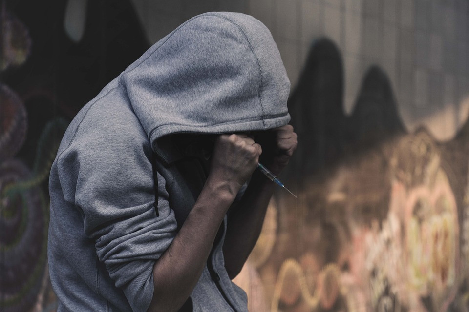 «Κοκαΐνη των φτωχών»: Το ναρκωτικό σίσα μάστιγα στην Ελλάδα