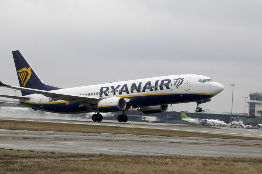 Απεργιακές κινητοποιήσεις ανακοίνωσαν οι πιλότοι της Ryanair – Ποιες οι ημερομηνίες
