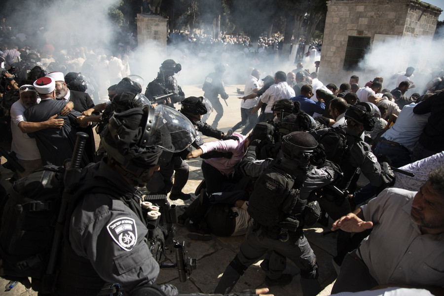 Ιερουσαλήμ: Σφοδρές συγκρούσεις με δεκάδες τραυματίες μεταξύ ισραηλινής αστυνομίας και Παλαιστινίων