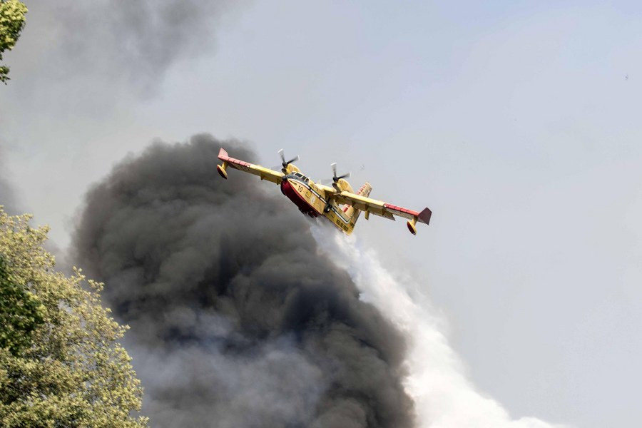 Αεροσκάφη για την αντιμετώπιση της πυρκαγιάς στην Εύβοια στέλνουν Ιταλία, Κροατία