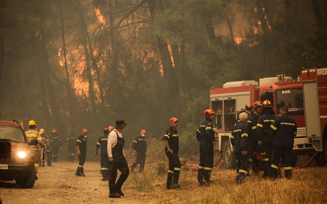 Δύο τα βασικά μέτωπα στην Εύβοια – Έχουν καεί χιλιάδες στρέμματα του δάσους Natura – Σώθηκαν τα τέσσερα χωριά [Βίντεο]