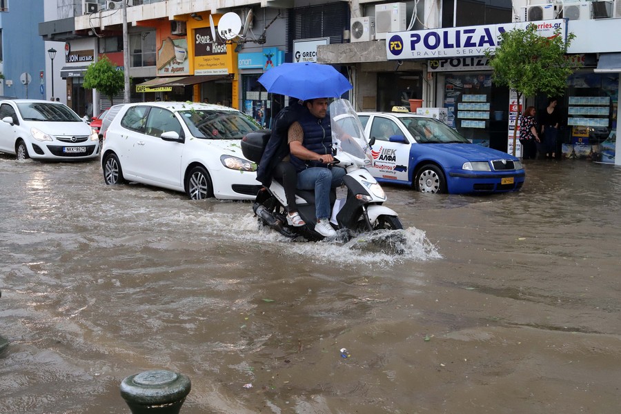 Ισχυρές καταιγίδες και χαλάζι από το βράδυ της Παρασκευής