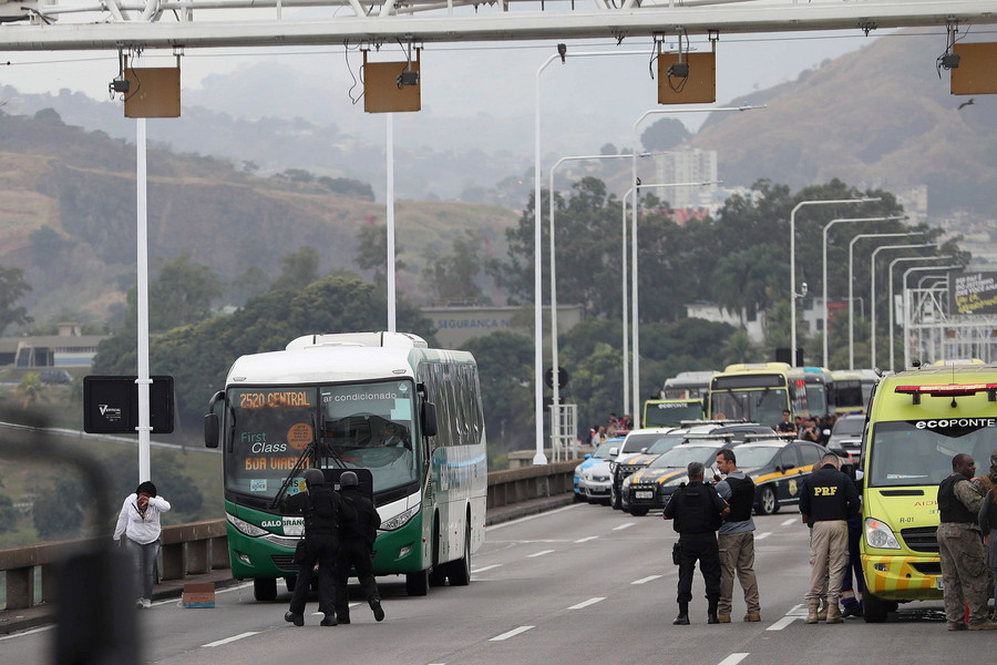 Βραζιλία: Νεκρός ο άνδρας που κρατούσε ομήρους τους επιβάτες λεωφορείου [Βίντεο]