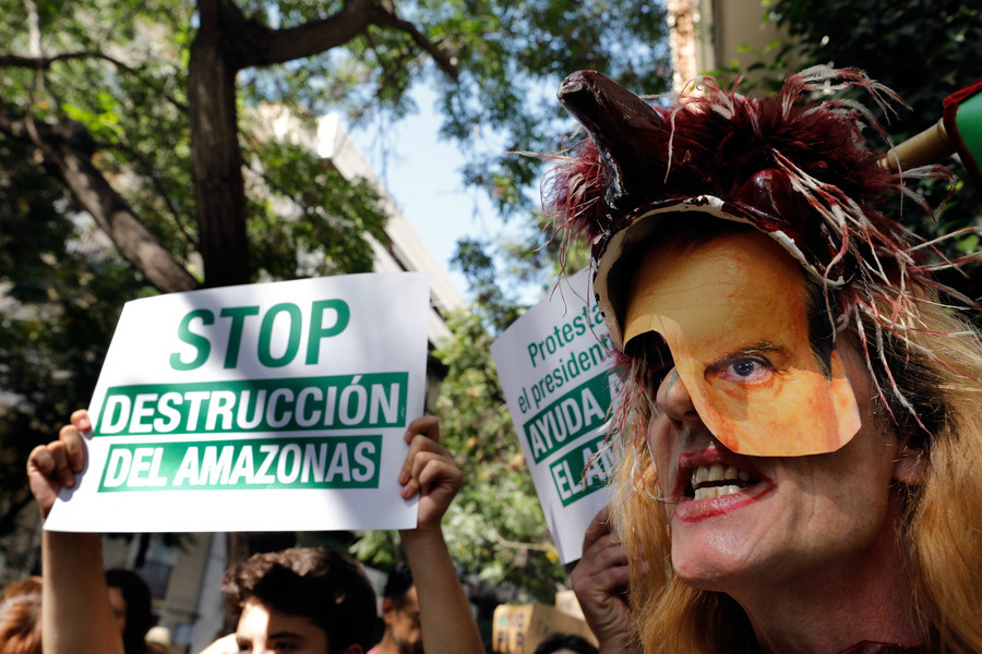 SOS για τον Αμαζόνιο: Διαδηλώσεις σε όλο τον κόσμο για τον «πνεύμονα της γης»