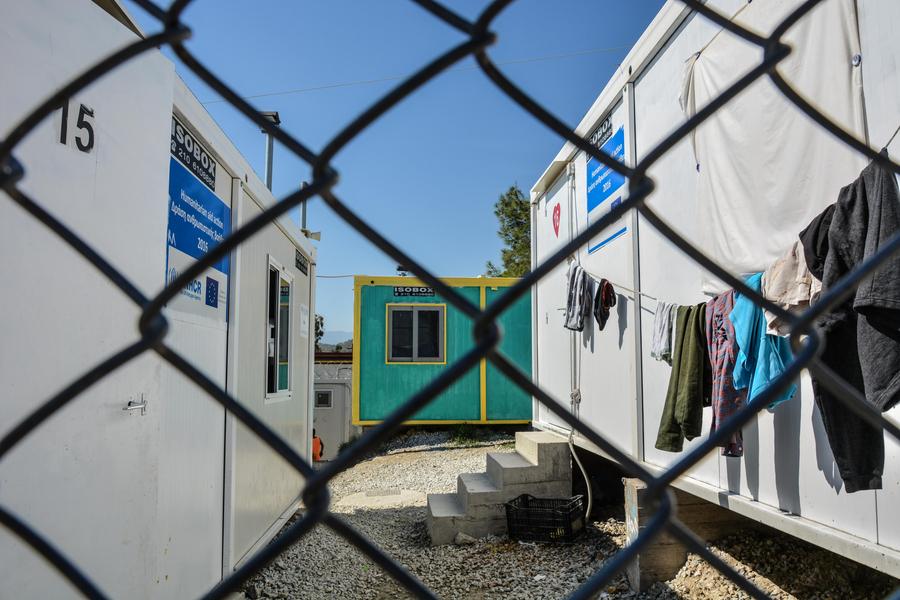 Σε αμόκ 15χρονος Αφγανός στη Μόρια επιτέθηκε σε ομοεθνείς του, ένας νεκρός