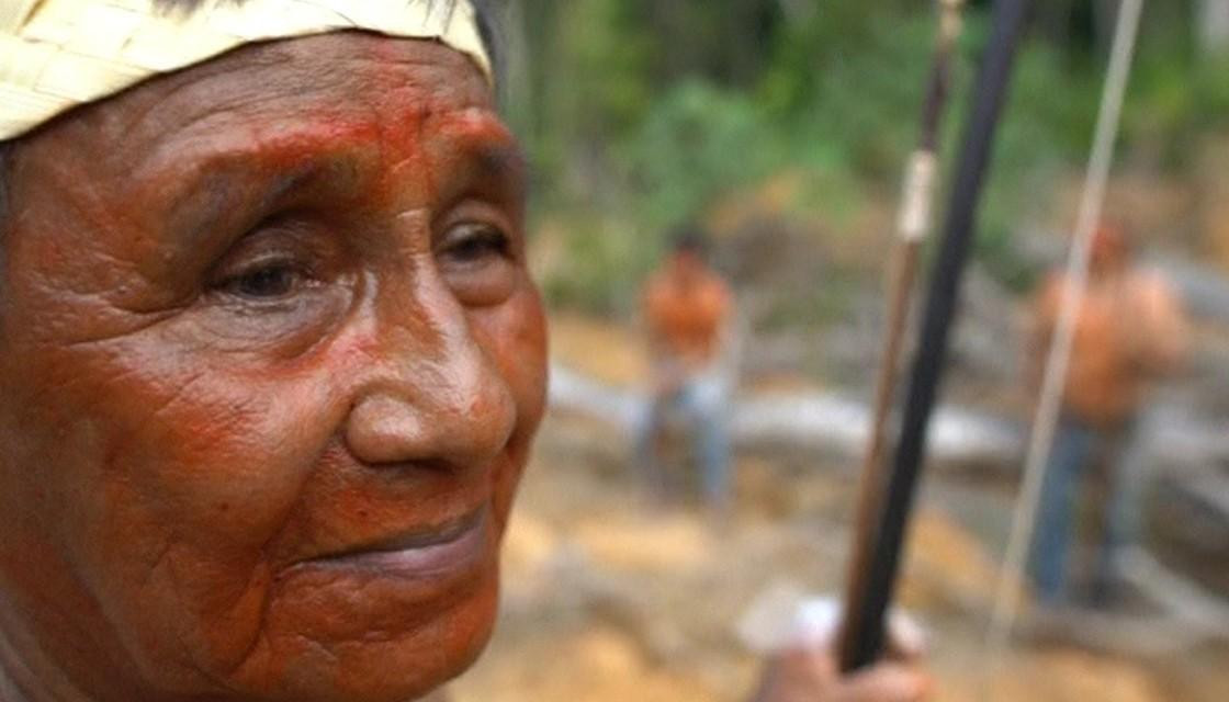 Ο αρχηγός της φυλής των Mura για τον Αμαζόνιο:  «Ο λευκός άνθρωπος έβαλε στόχο να το αποτελειώσει»