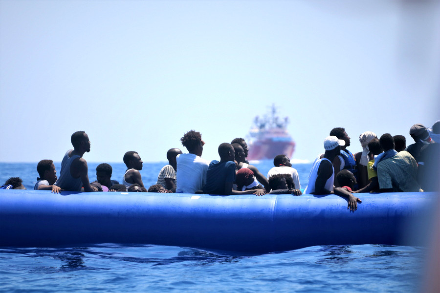 900 νεκροί πρόσφυγες στη Μεσόγειο. Κάνε πως δεν το ξέρεις!