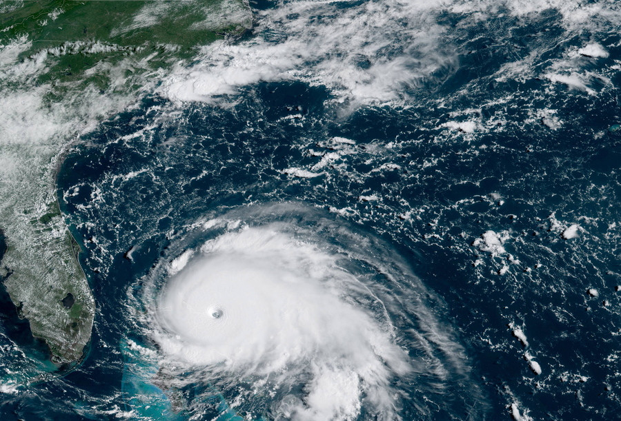 Με πολύ «άγριες διαθέσεις» καταφθάνει στις Μπαχάμες ο κυκλώνας Ντόριαν
