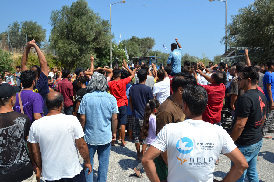 Διαμαρτυρία προσφύγων στη δομή φιλοξενίας της Μαλακάσας