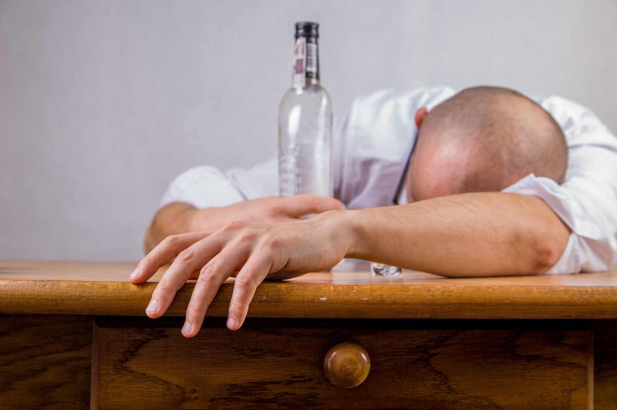 Αλκοόλ: Πόσο… το «τσούζουν» σε Ευρώπη και Ελλάδα