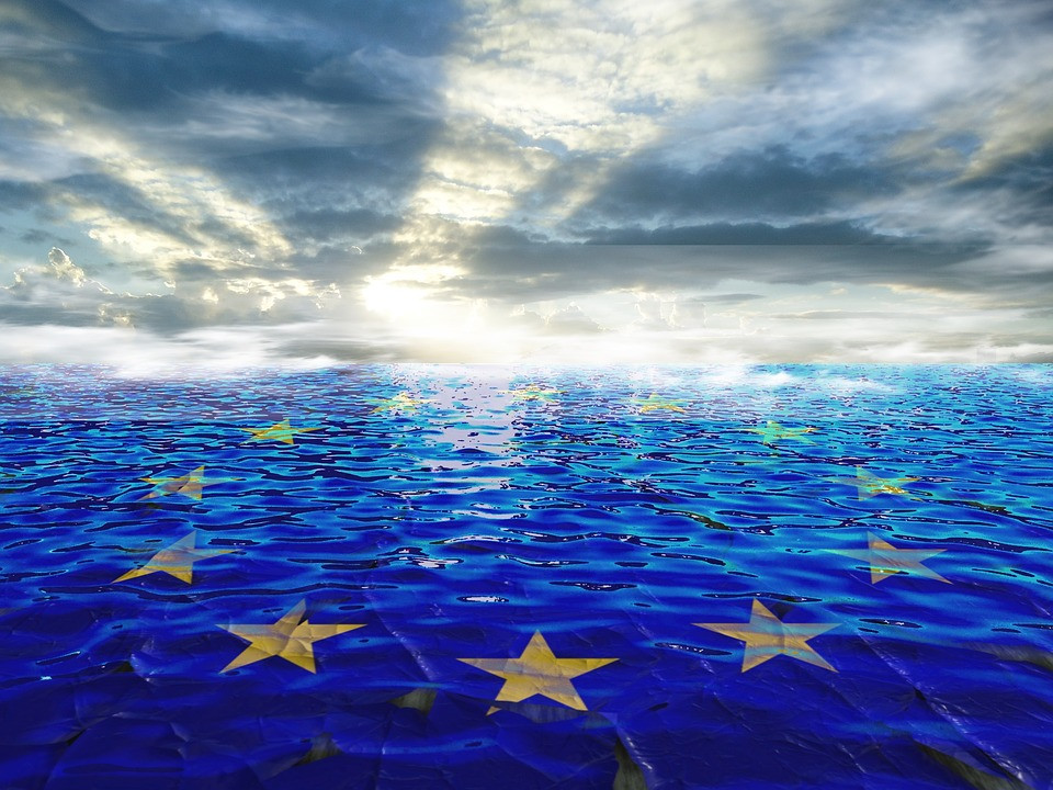 Κομισιόν: Η εθνική συνείδηση και ο «ευρωπαϊκός τρόπος ζωής»
