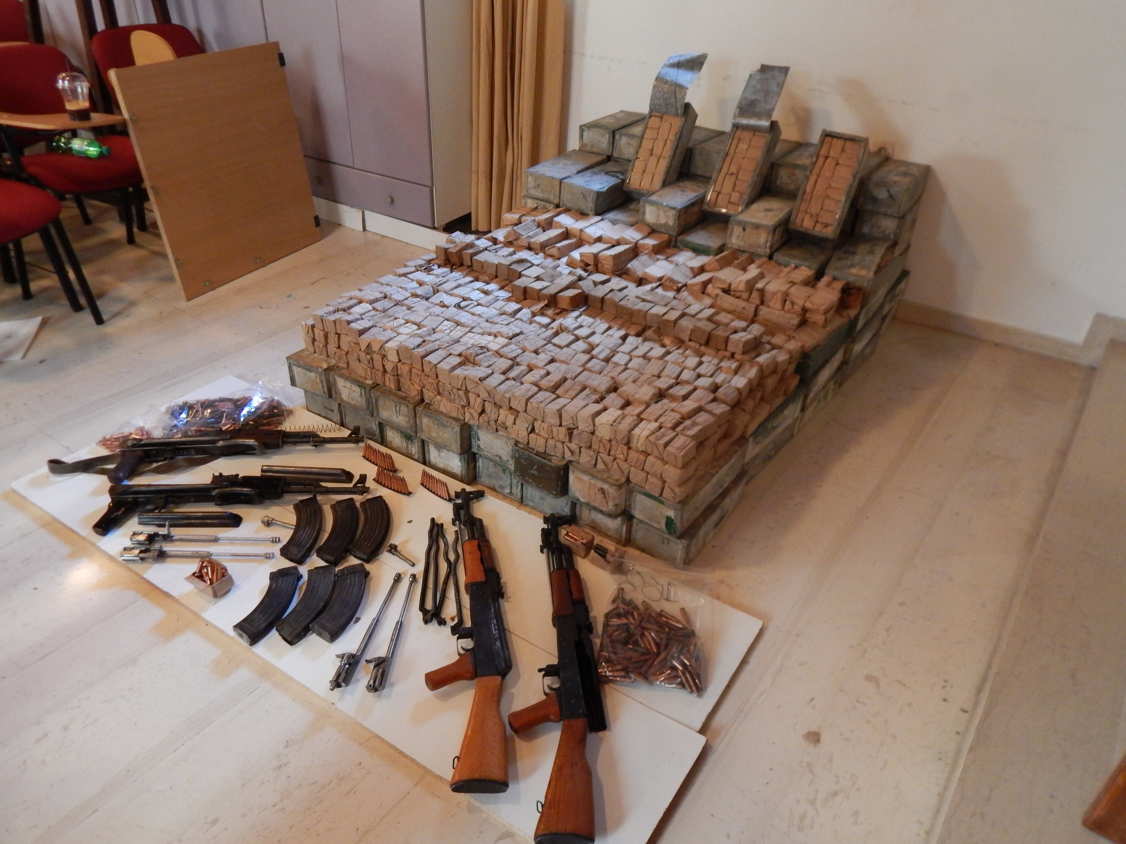 Κρήτη: Κύκλωμα διακινούσε ποσότητα – «μαμούθ» όπλων από την Αλβανία [Βίντεο]