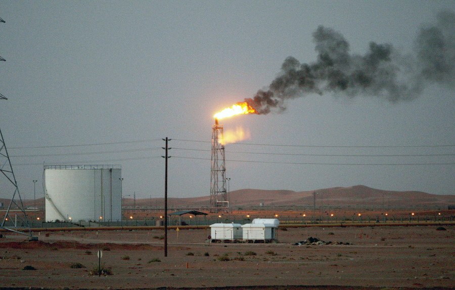 Eκτοξεύτηκε η τιμή του πετρελαίου μετά τις επιθέσεις στη Σ. Αραβία