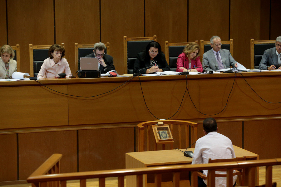 Δίκη «Χρυσής Αυγής»: Πολιτικά «διωκόμενοι» ή «άσχετοι» εμφανίζονται οι κατηγορούμενοι